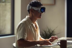 Apple's Vision Pro: Yes, you can try it for free. Here's how.